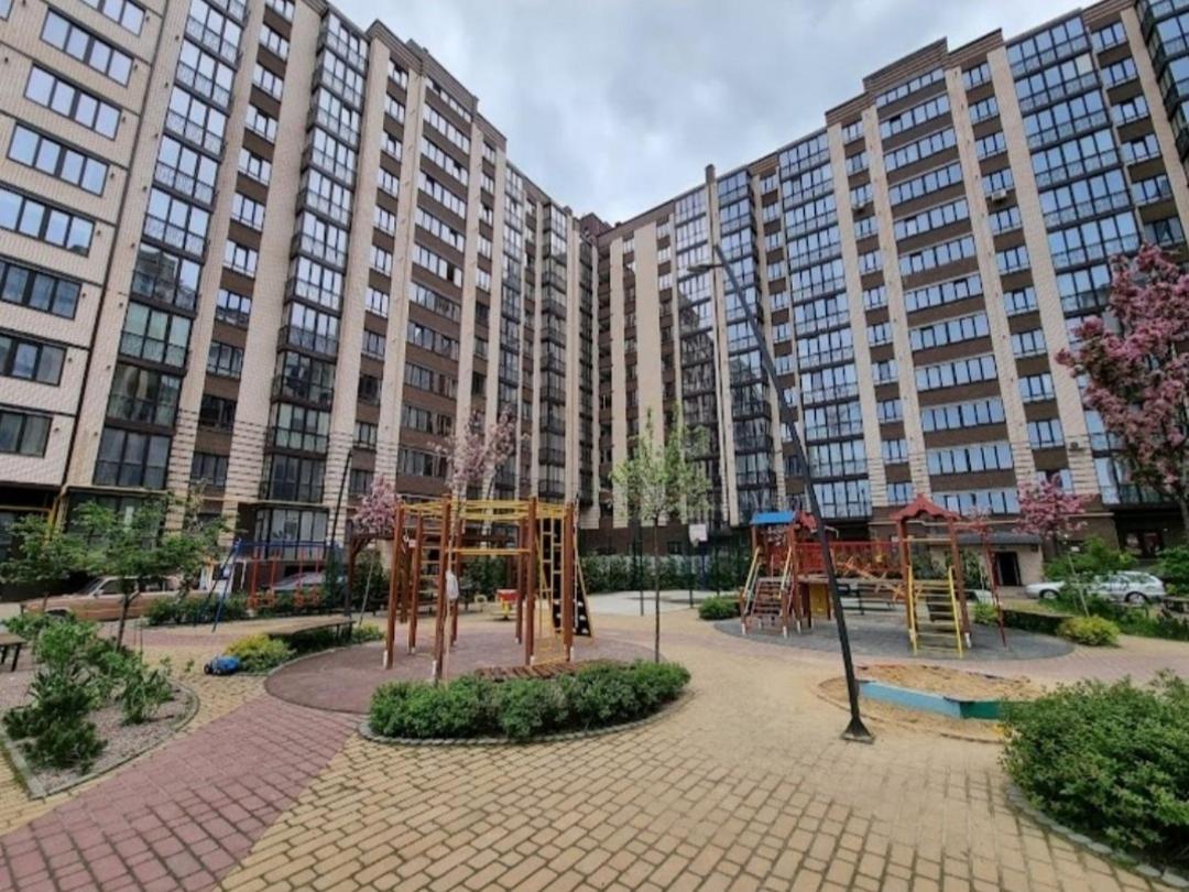 СУЧАСНА НОВА,ЕЛІТ Квартира Apartment Lutsʼk Екстериор снимка